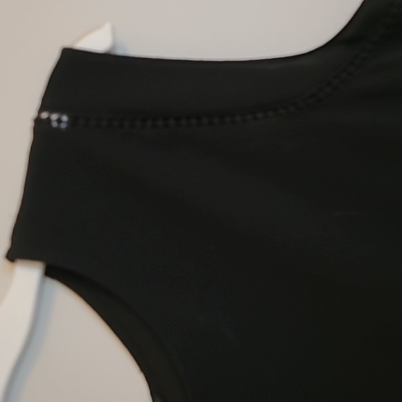 Cap sleeved crepe top - Picture 2 of 5